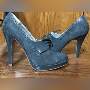 Grey Patent Leather/ Suede pump   Excellent condition!